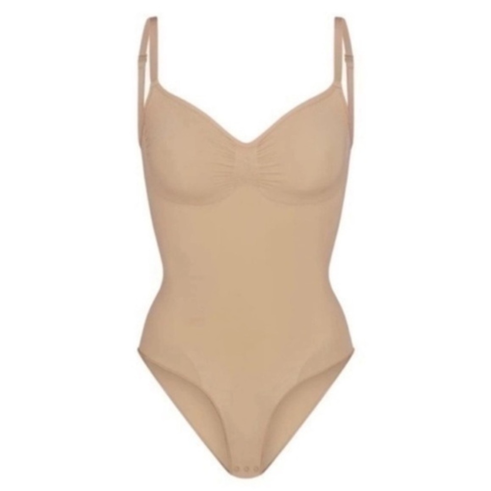 SKIMS SEAMLESS SCUPLT BRIEF BODYSUIT BEIGE CLAY SMALL